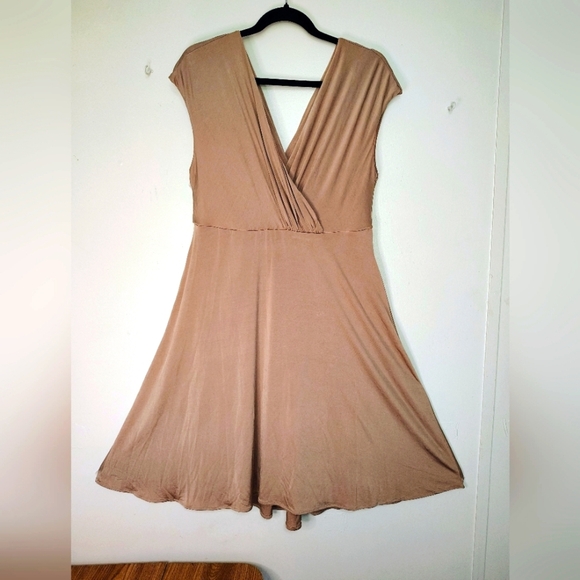 Tiffany Rose Maternity Francesca Dress Elegant Blush French Jersey, size12-14,L. - Picture 10 of 17